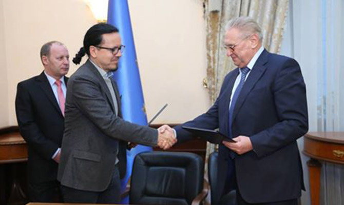 Укрзализныця подписала меморандум с Крюковским заводом