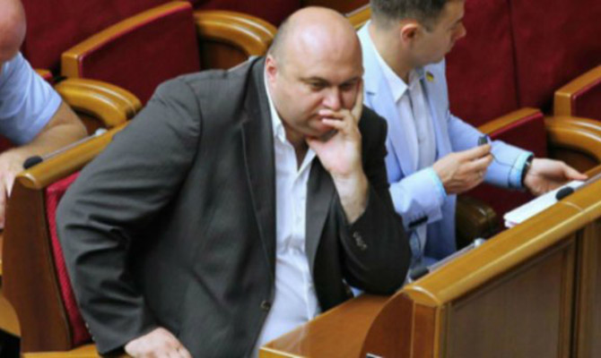 Губернатор-миллионер получал пособие по безработице