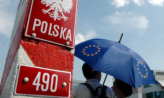 МИД Польши поддерживает отмену виз для украинцев