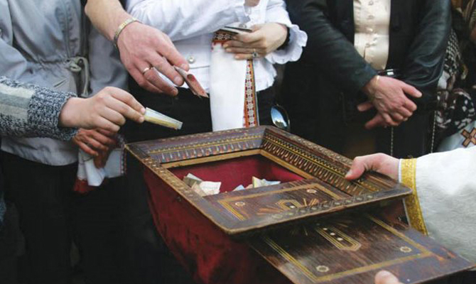 Порошенко освободил от налогообложения благотворительную деятельность церквей