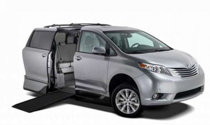 Toyota отзывает 800 тысяч дефектных минивэнов