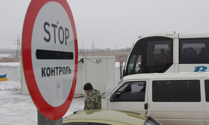 Пункт пропуска «Золотое» возобновил работу после обстрелов