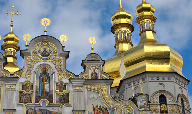 Почти 70% украинцев считают, что власть не должна вмешиваться в дела Церкви, - опрос