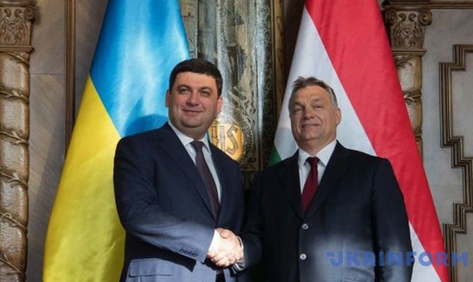 Гройсман начал визит в Венгрию