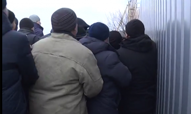 Более сотни людей вышли защищать компанию «БРСМ-Нафта»