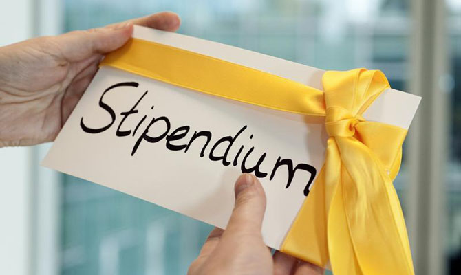 Кабмин назначил 93 академические стипендии студентам вузов