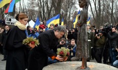 Порошенко поручил продолжить работу по признанию Голодомора геноцидом за границей
