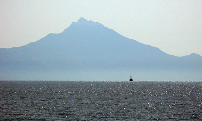 В Греции по подозрению в контрабанде задержали украинское судно