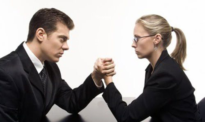 Мужчины в Украине зарабатывают в среднем на 1,5 тыс. грн больше женщин, - Госстат