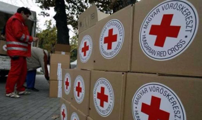 Красный Крест направил 10 грузовиков с гумпомощью в Донбасс