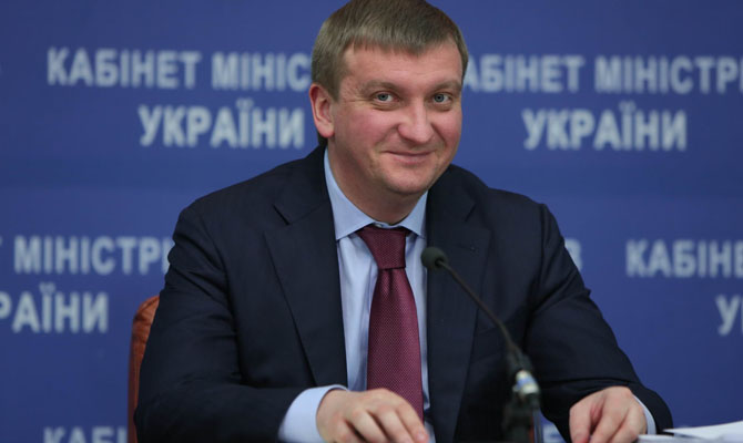 Украинцы подали более 3 тыс. исков против России, - Петренко