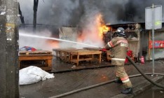 В пожаре на рынке в Киеве погиб человек, — ГСЧС