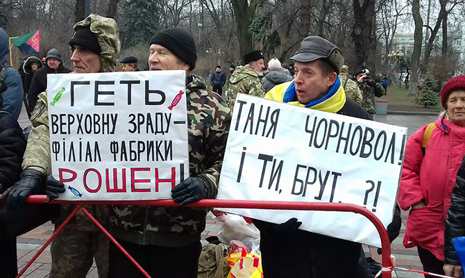 Украинцы считают, что ситуация в стране ухудшилась и действия власти не способствуют ее стабилизации