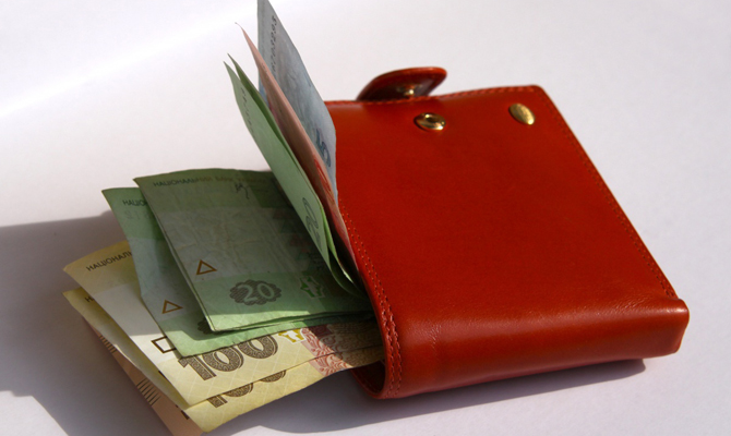 Кабмин повысил минимальную стипендию до 1100 гривен