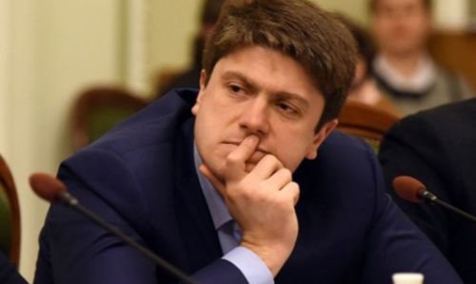Суд запретил нардепу от БПП Виннику выезжать из Украины