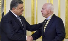 Маккейн пообещал дальнейшую поддержку Украины в борьбе с российской агрессией
