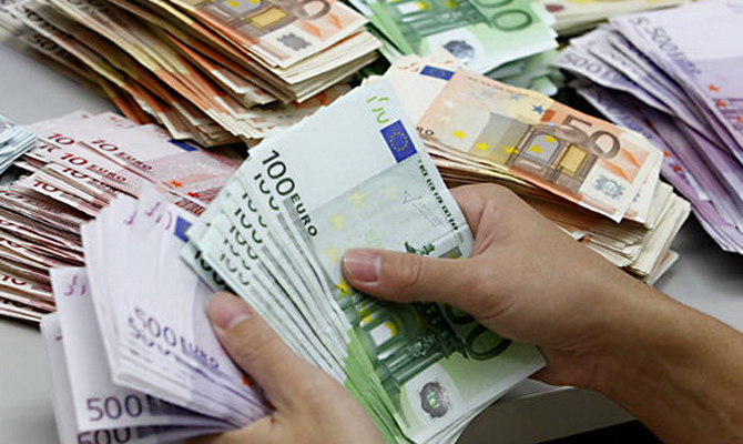 Ле Пен призвала Евросоюз отказаться от евро