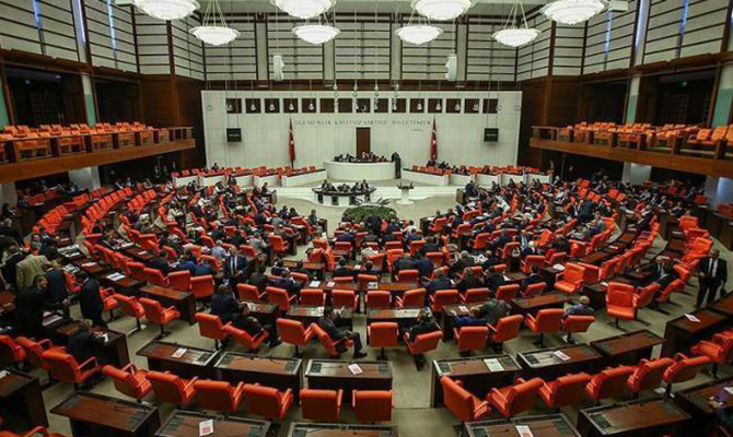 В Турции продлили чрезвычайное положение