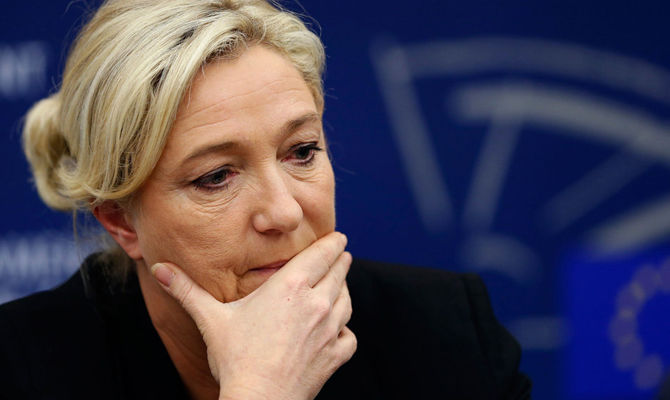 Россия требует у Ле Пен вернуть кредит на €9 млн