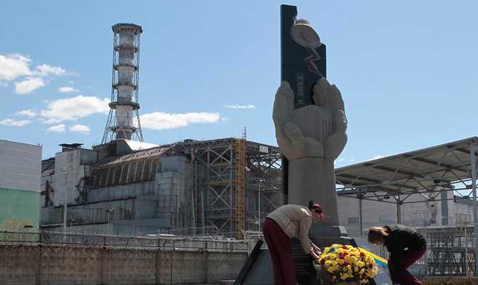 Радиационный фон вокруг ЧАЭС снизился в два раза