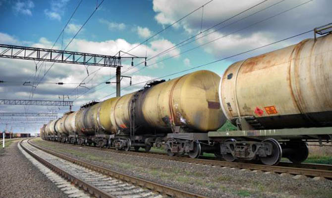 «Укрзализныця» купила дизтоплива на 2,5 месяца