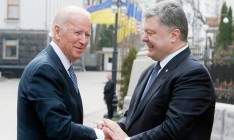 Порошенко встретил Байдена на площади перед Администрацией Президента