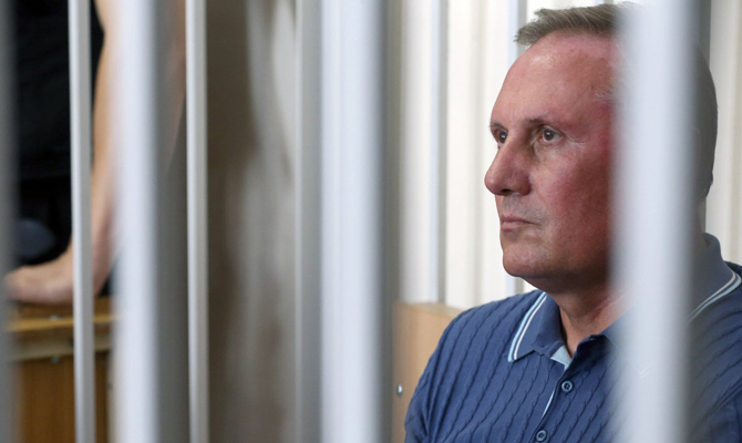 Суд продлил арест Ефремова