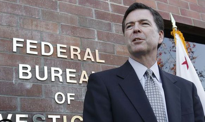 Трамп решил оставить Джеймса Коми на посту директора ФБР