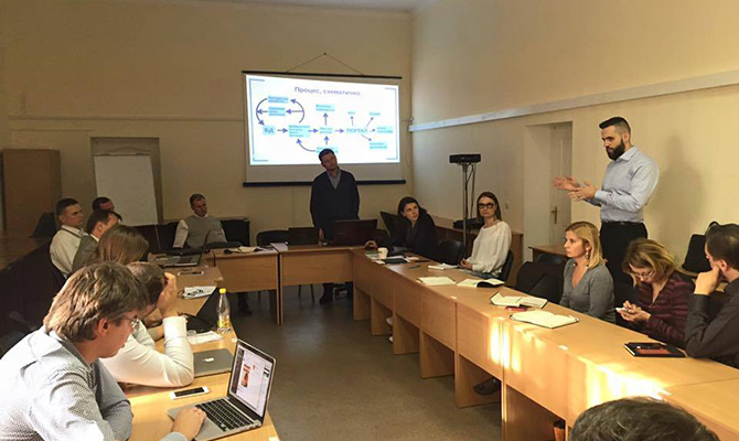 Кабмин рассчитывает увеличить число иностранных туристов до 21 млн человек к 2020