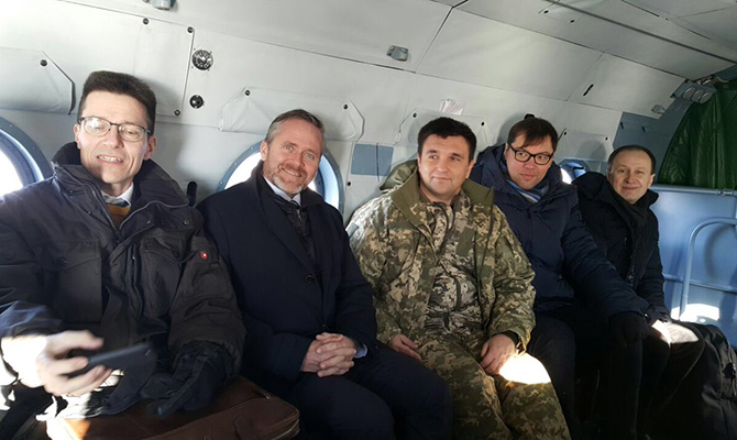 Главы МИД Украины и Дании отправились в Мариуполь