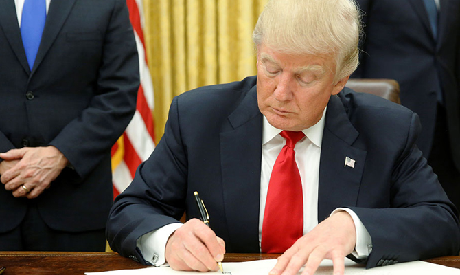 Суд приостановил указ Трампа в отношении мигрантов