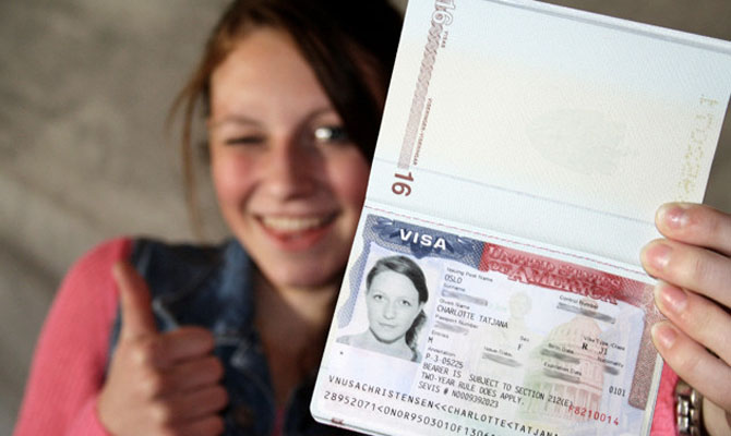 США увеличили количество отказов в визах украинцам до 40%