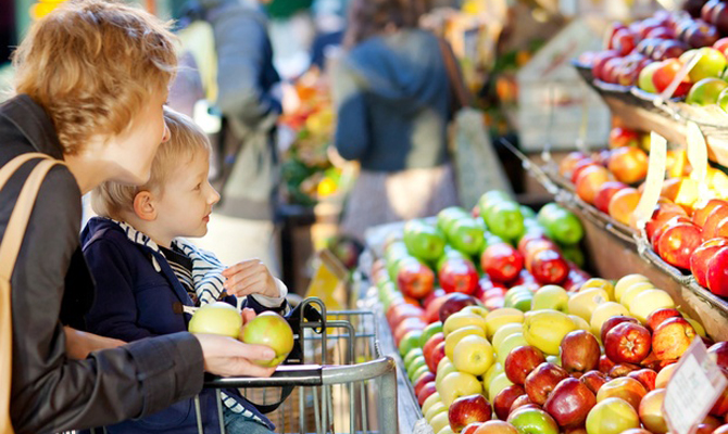 За месяц в Украине больше всего подорожали овощи, фрукты и молоко