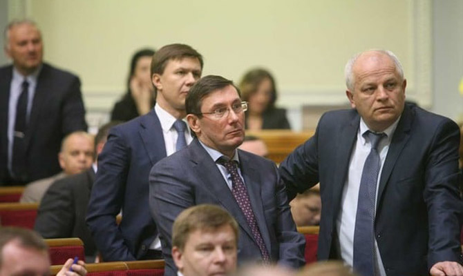 Луценко анонсировал внесение в Раду представления на 3 нардепов