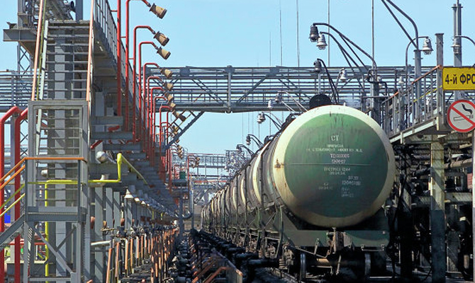В январе поставки нефти на НПЗ увеличились в 6 раз