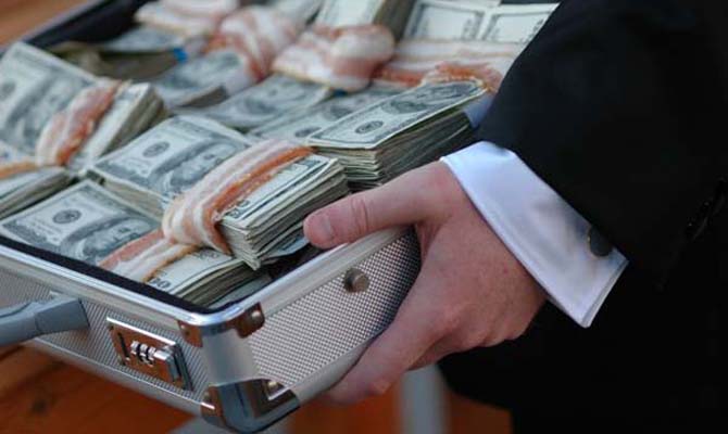 В прошлом году только 5 чиновников из 362 получили тюремные сроки за взятки