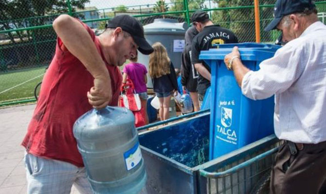 В Чили миллионы людей остались без питьевой воды