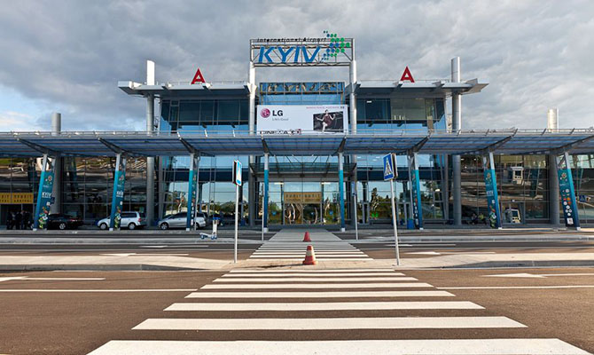 Пограничники аэропорта «Киев» запретили въезд на территорию Украины 6 россиянам