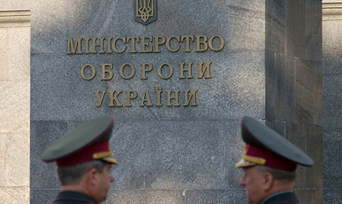 Чиновника Минобороны будут судить за 350 тыс. грн взятки