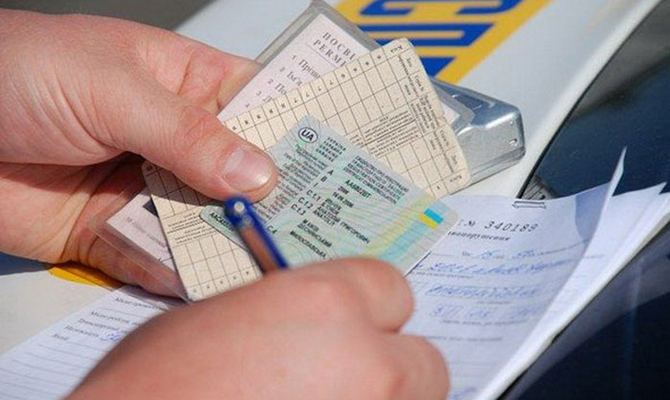 Экзамены на водительские права будут сдавать по новым билетам