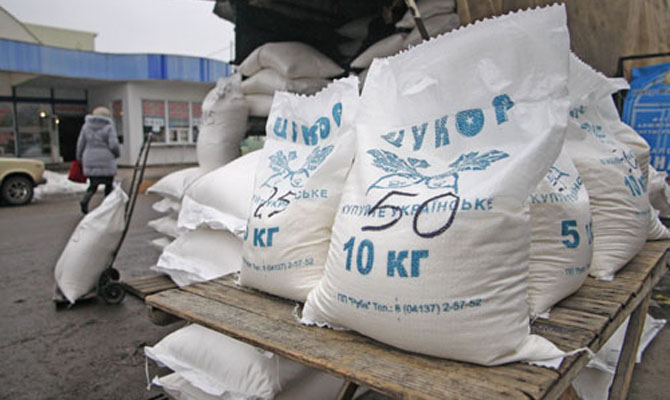 За неделю в Украине подорожали сахар, курятина и колбаса