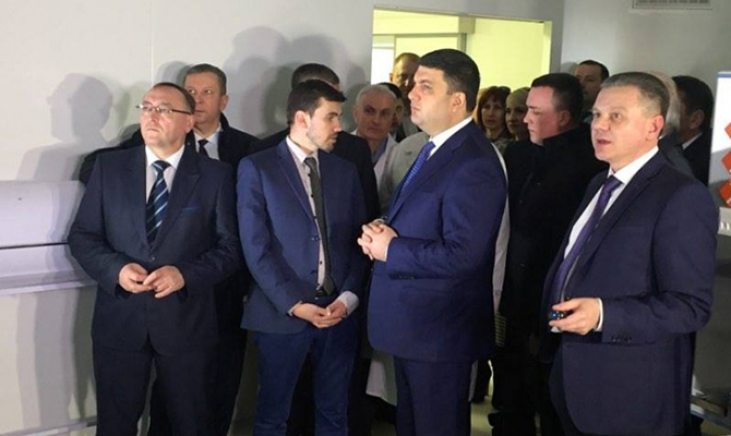 Гройсман открыл современное реанимационное отделение Винницкой больницы