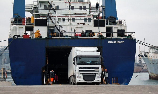 Турция перестала принимать крымские суда