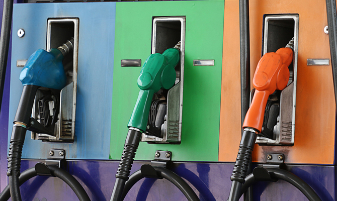 В Украину наладили поставки венгерского бензина по Дунаю