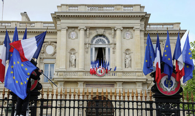 Франция призвала Украину снять транспортную блокаду Донбасса