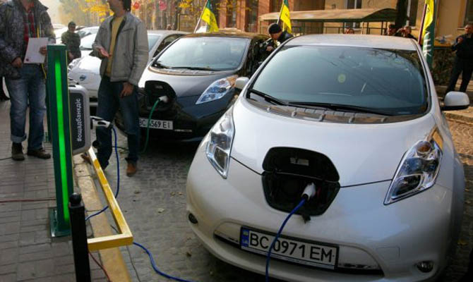 В Украине появится еще 40 заправок для электромобилей