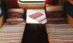 Укрзализныця заменит постельное белье и одеяла в поездах