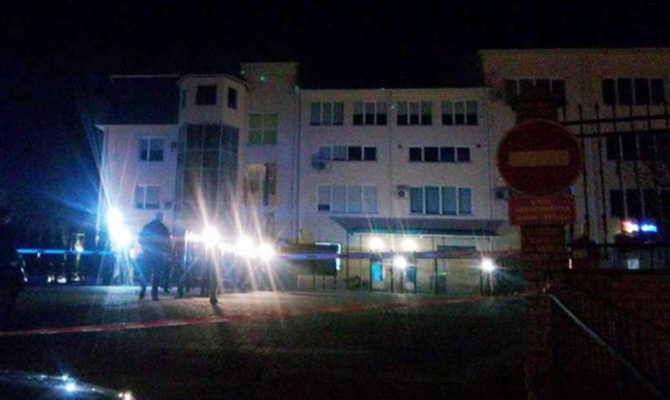 В Луцке ночью обстреляли здание Генерального консульства Польши
