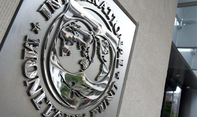 Украина просит МВФ изменить график поступления траншей