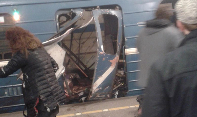 В метро в Санкт-Петербурге произошел взрыв